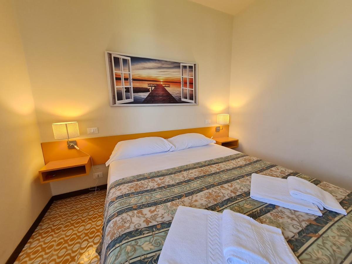 Easy Apartments Peschiera Peschiera del Garda Bagian luar foto