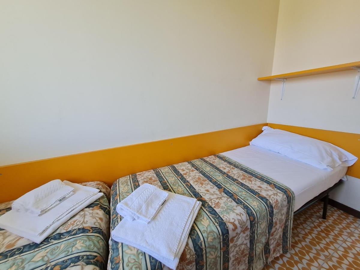 Easy Apartments Peschiera Peschiera del Garda Bagian luar foto