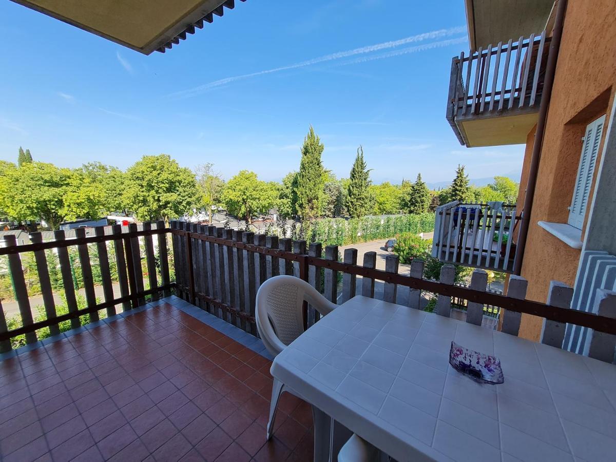 Easy Apartments Peschiera Peschiera del Garda Bagian luar foto
