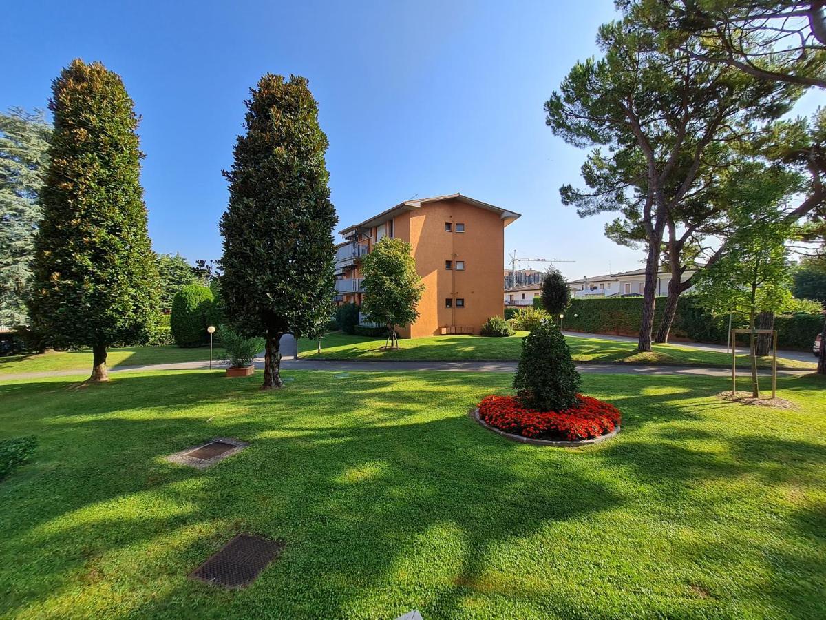 Easy Apartments Peschiera Peschiera del Garda Bagian luar foto