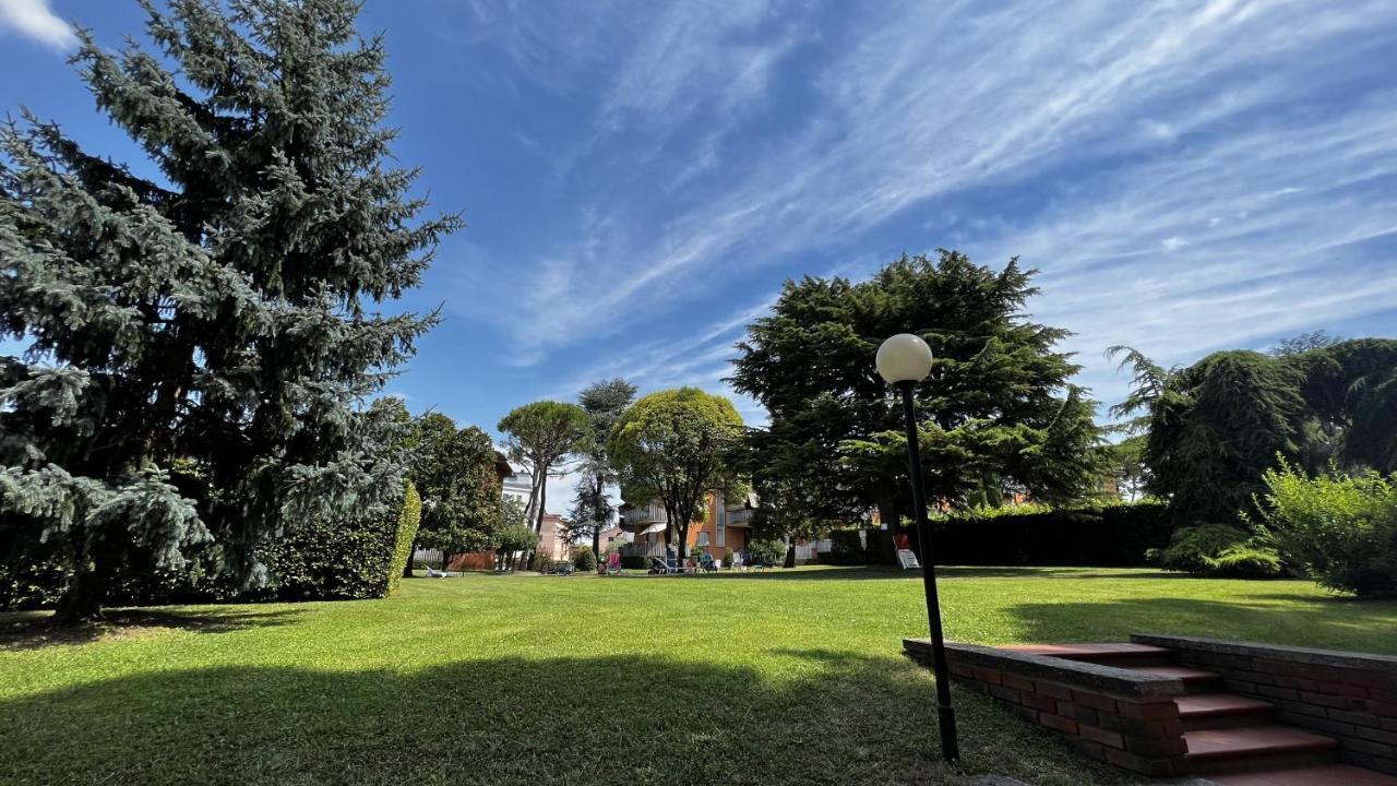 Easy Apartments Peschiera Peschiera del Garda Bagian luar foto
