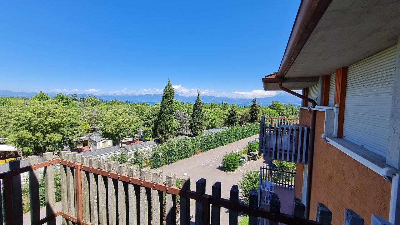 Easy Apartments Peschiera Peschiera del Garda Bagian luar foto