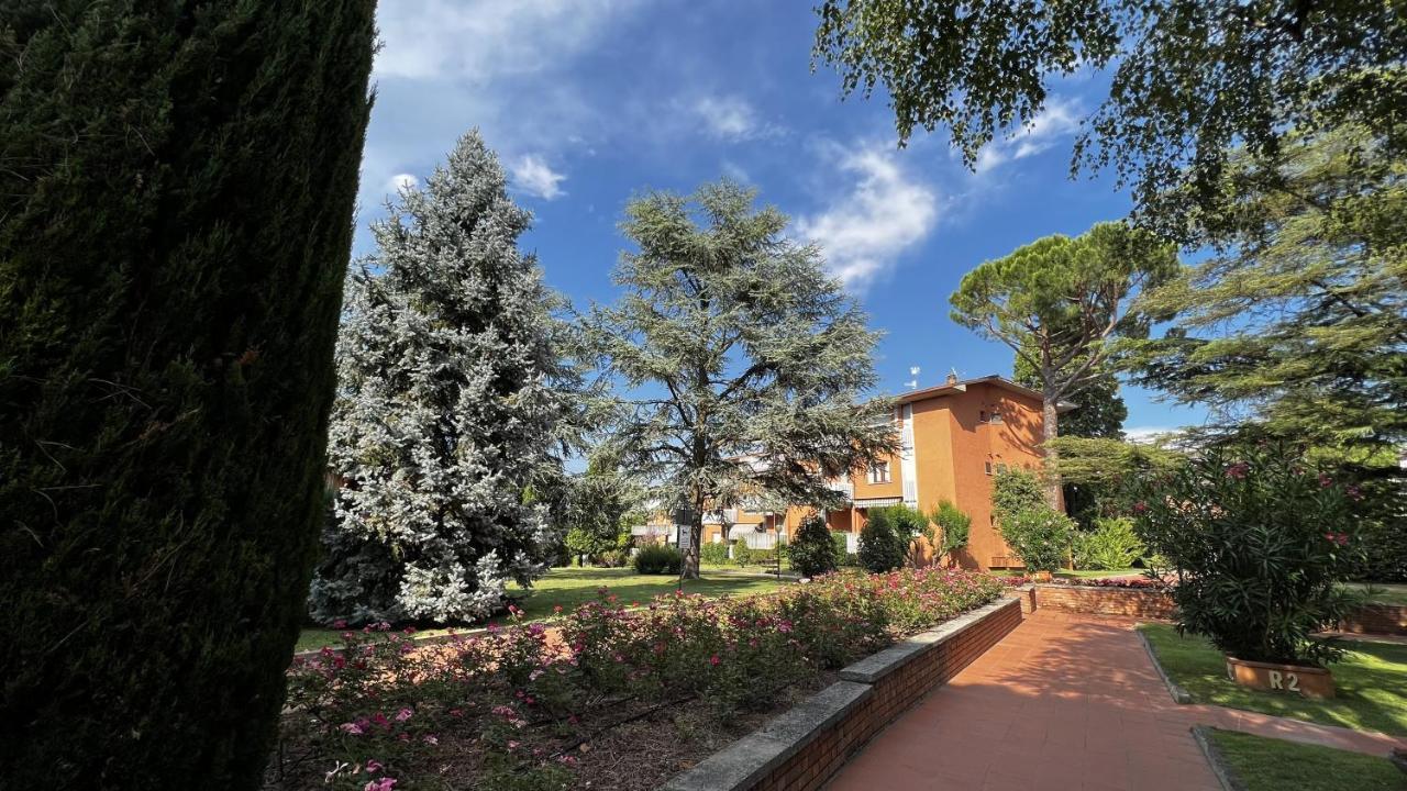 Easy Apartments Peschiera Peschiera del Garda Bagian luar foto