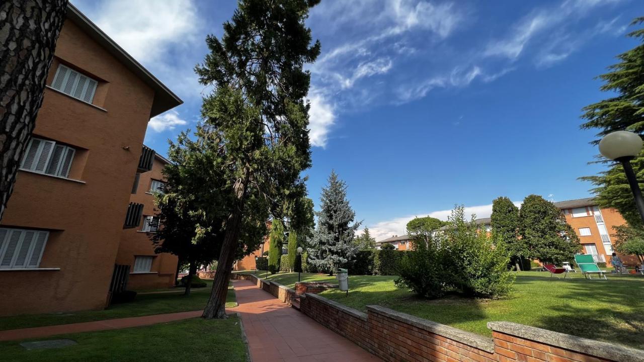 Easy Apartments Peschiera Peschiera del Garda Bagian luar foto