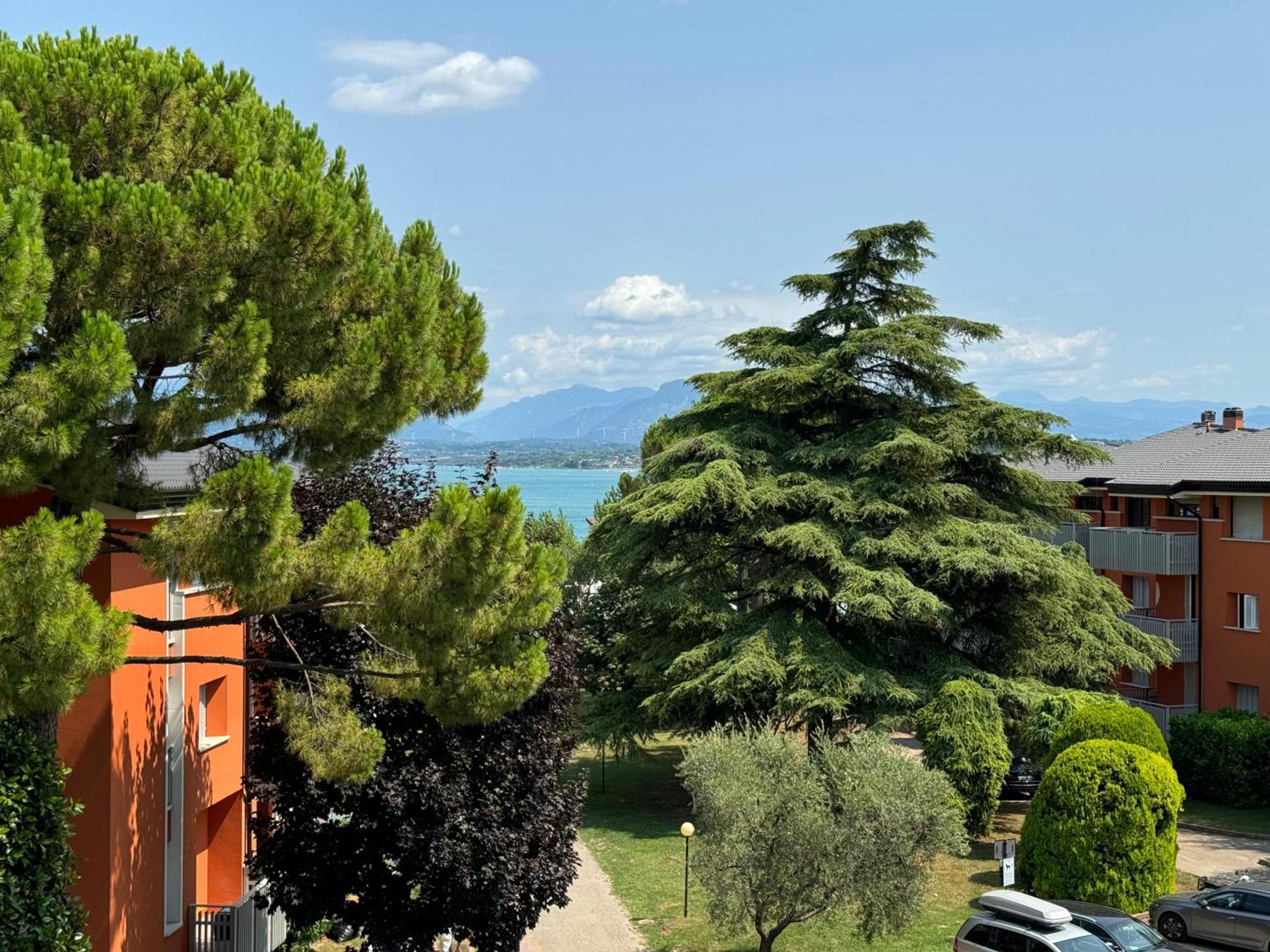 Easy Apartments Peschiera Peschiera del Garda Bagian luar foto