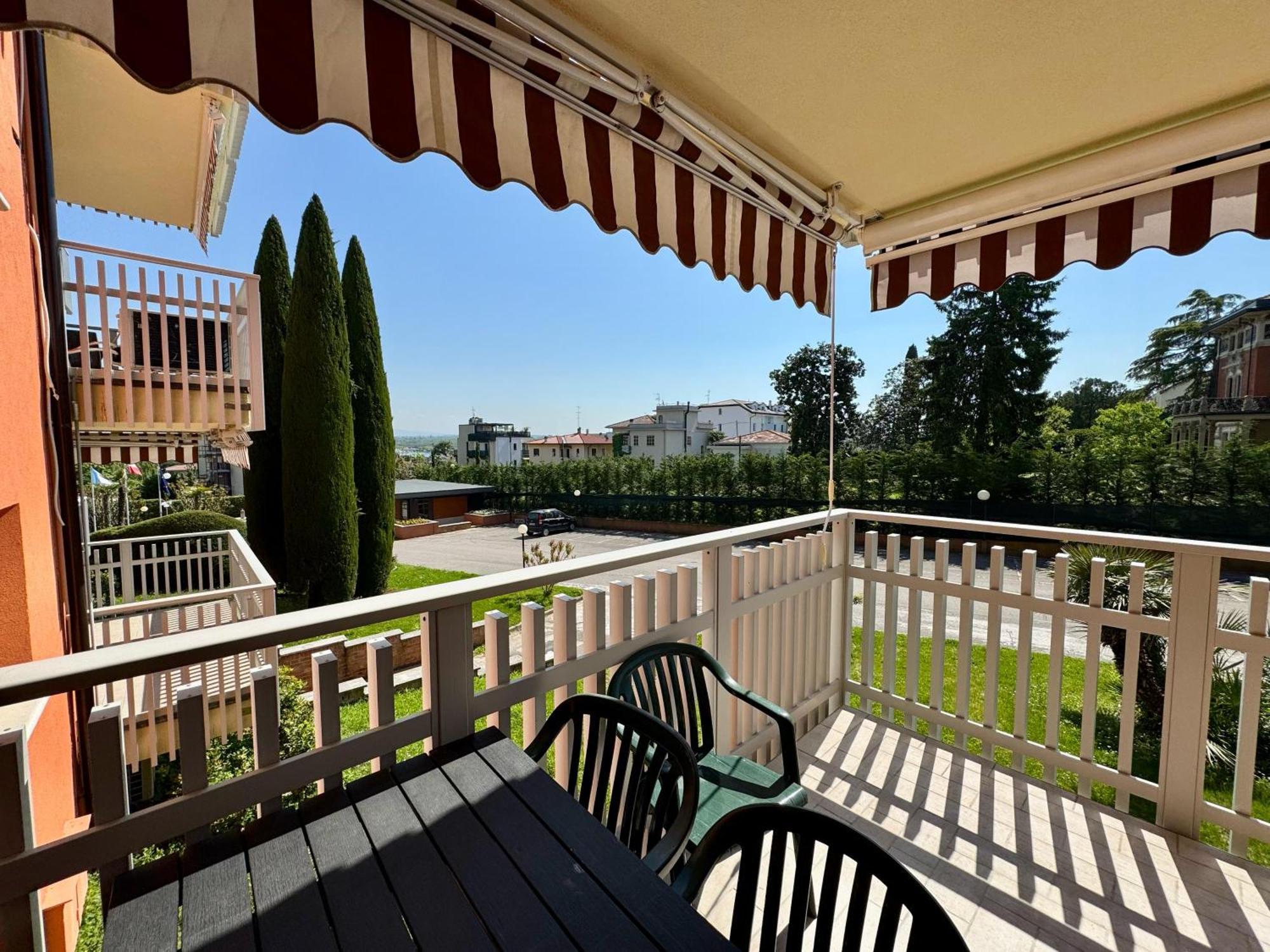 Easy Apartments Peschiera Peschiera del Garda Bagian luar foto