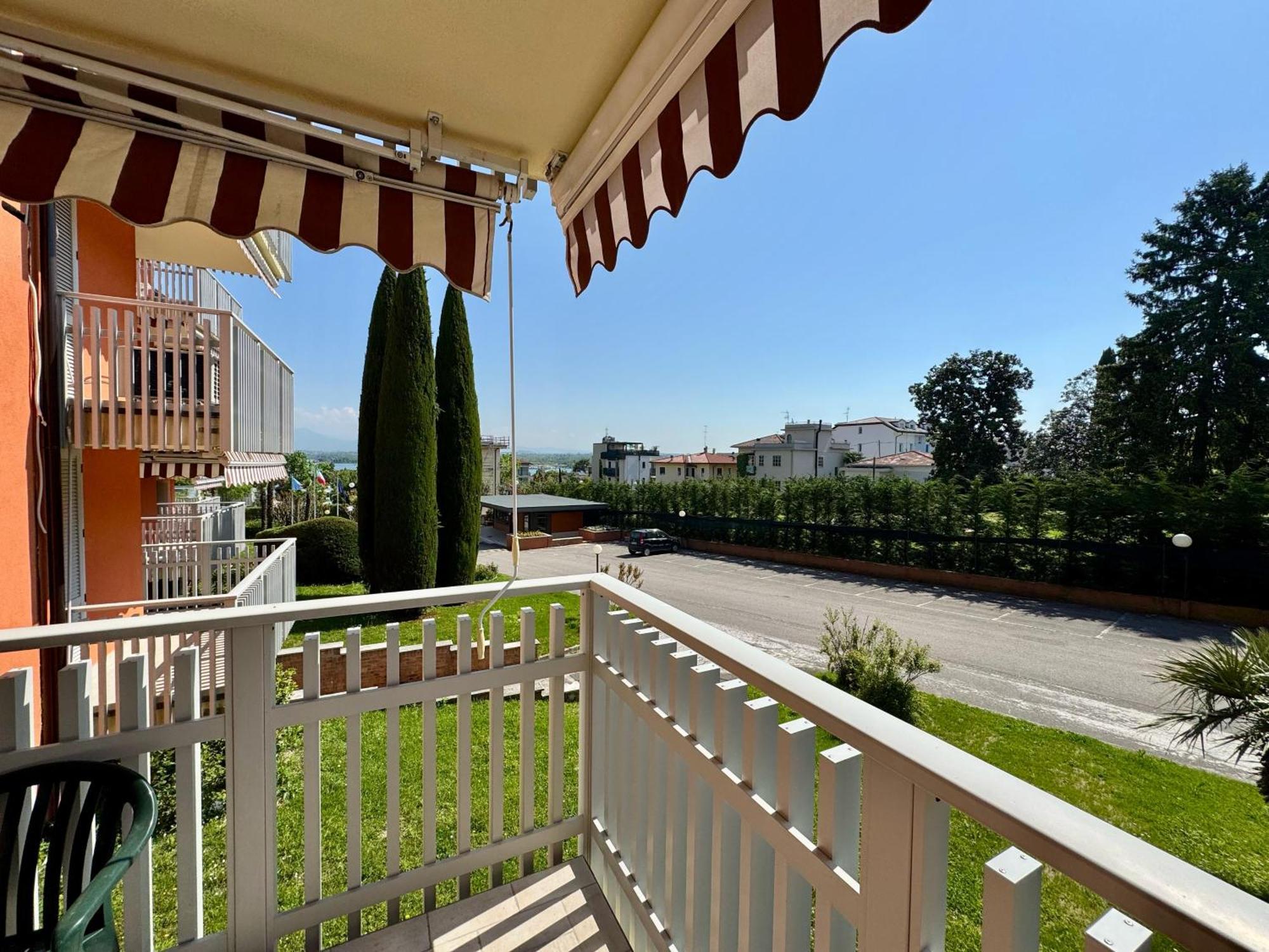 Easy Apartments Peschiera Peschiera del Garda Bagian luar foto