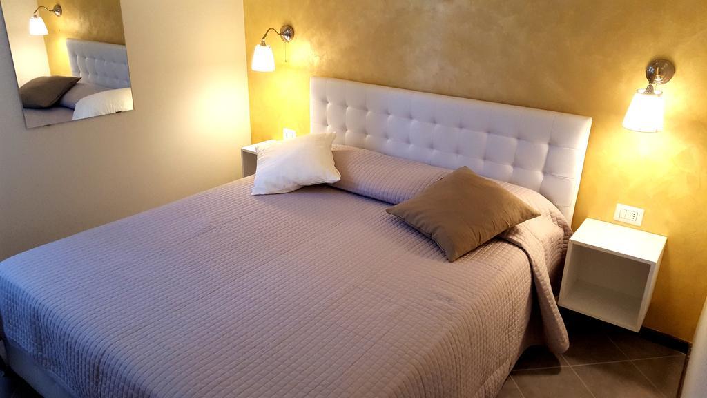 Easy Apartments Peschiera Peschiera del Garda Bagian luar foto